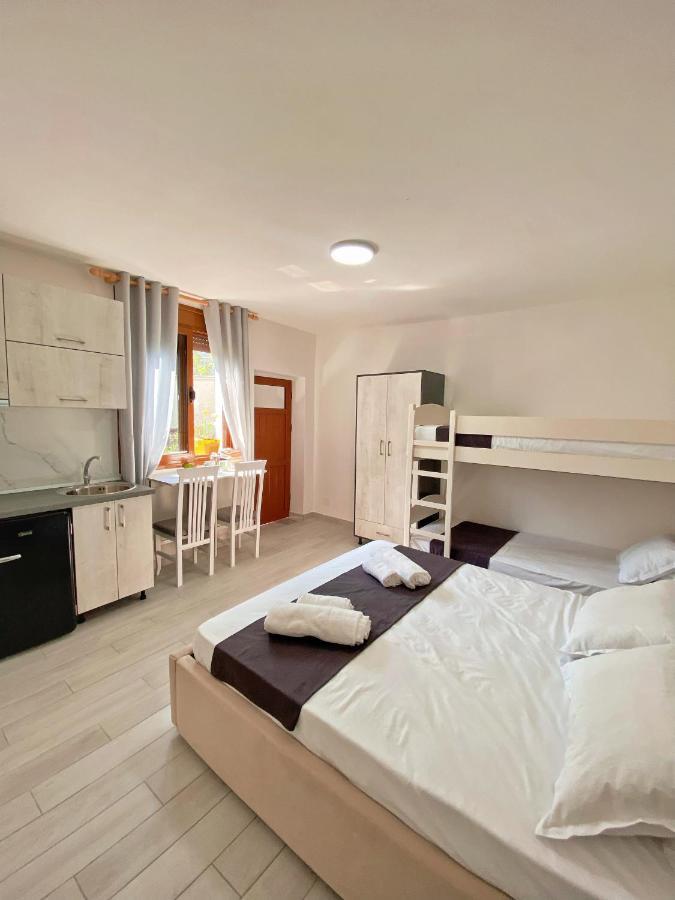 Sunny Guest House Vlore Exterior photo