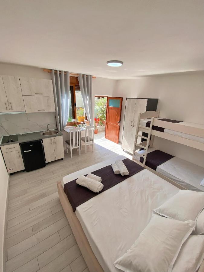 Sunny Guest House Vlore Exterior photo